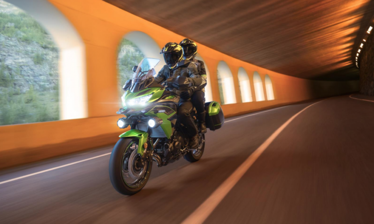 Read more about the article Kawasaki Versys 650 2022 – izboljšave za več udobja in varnosti