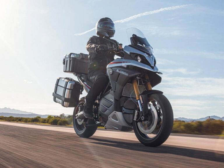 Energica Experia – prvi električni potovalni motocikel ima izjemen doseg
