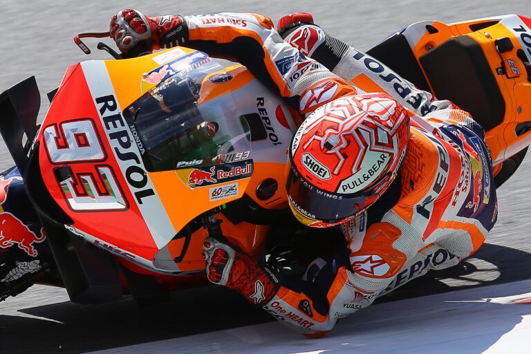 Read more about the article Pogled v zakulisje MotoGP – tako pripravijo čelado s katero dirka Marc Marquez