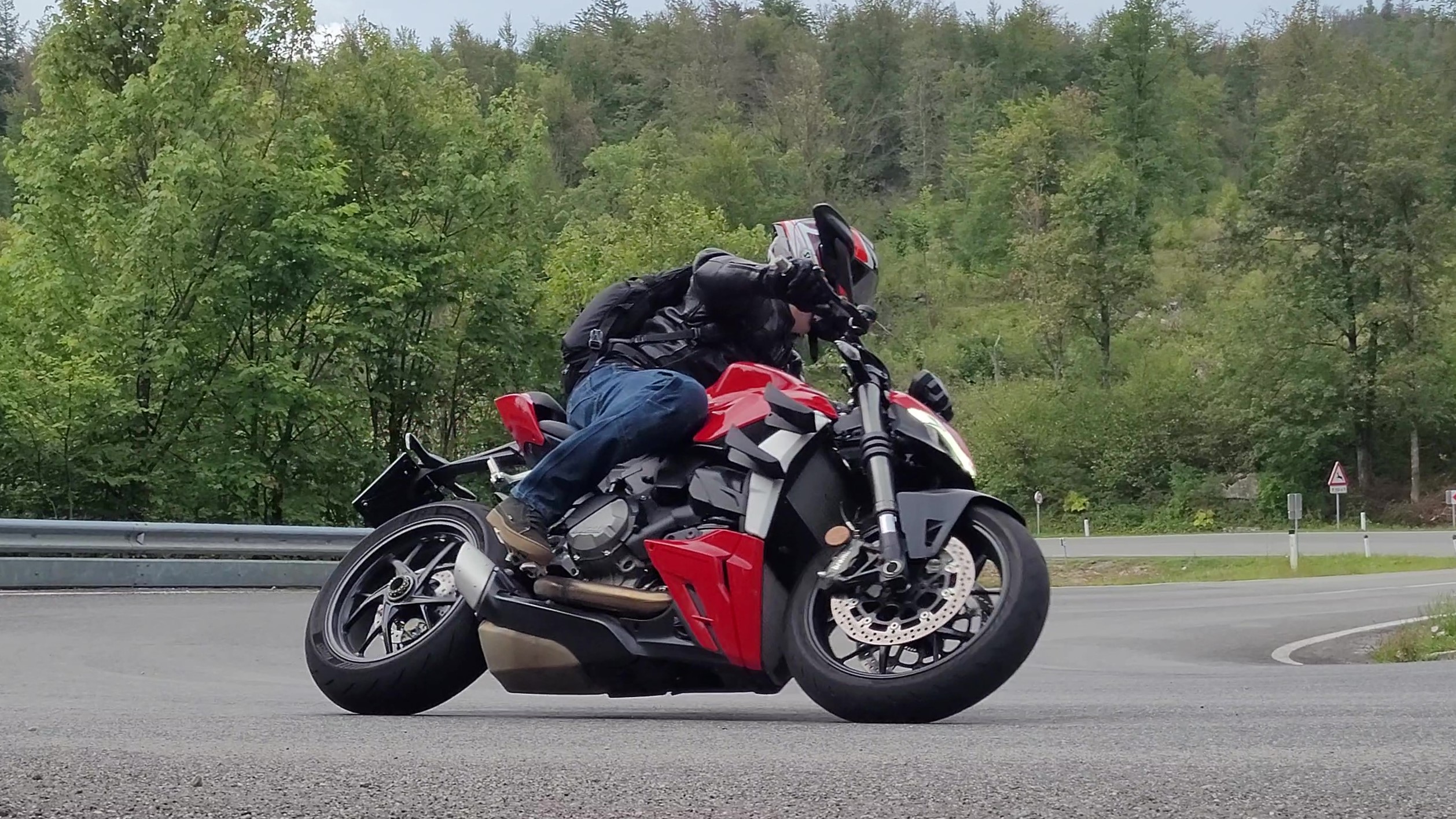 You are currently viewing Ducati Streetfigter V2 – test v templju hitrosti