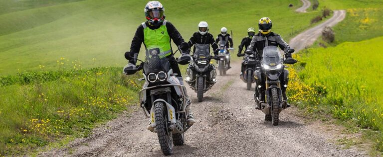 Read more about the article Dunlop Trailmax Raid je najnovejša vsestranska guma za potovalne enduro motocikle z več oprijema v vseh vremenskih razmerah