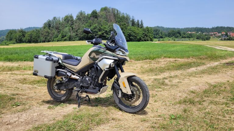 Read more about the article CF Moto 800 MT – test potovalnega enduro motocikla za manj kot 10.000 evrov!