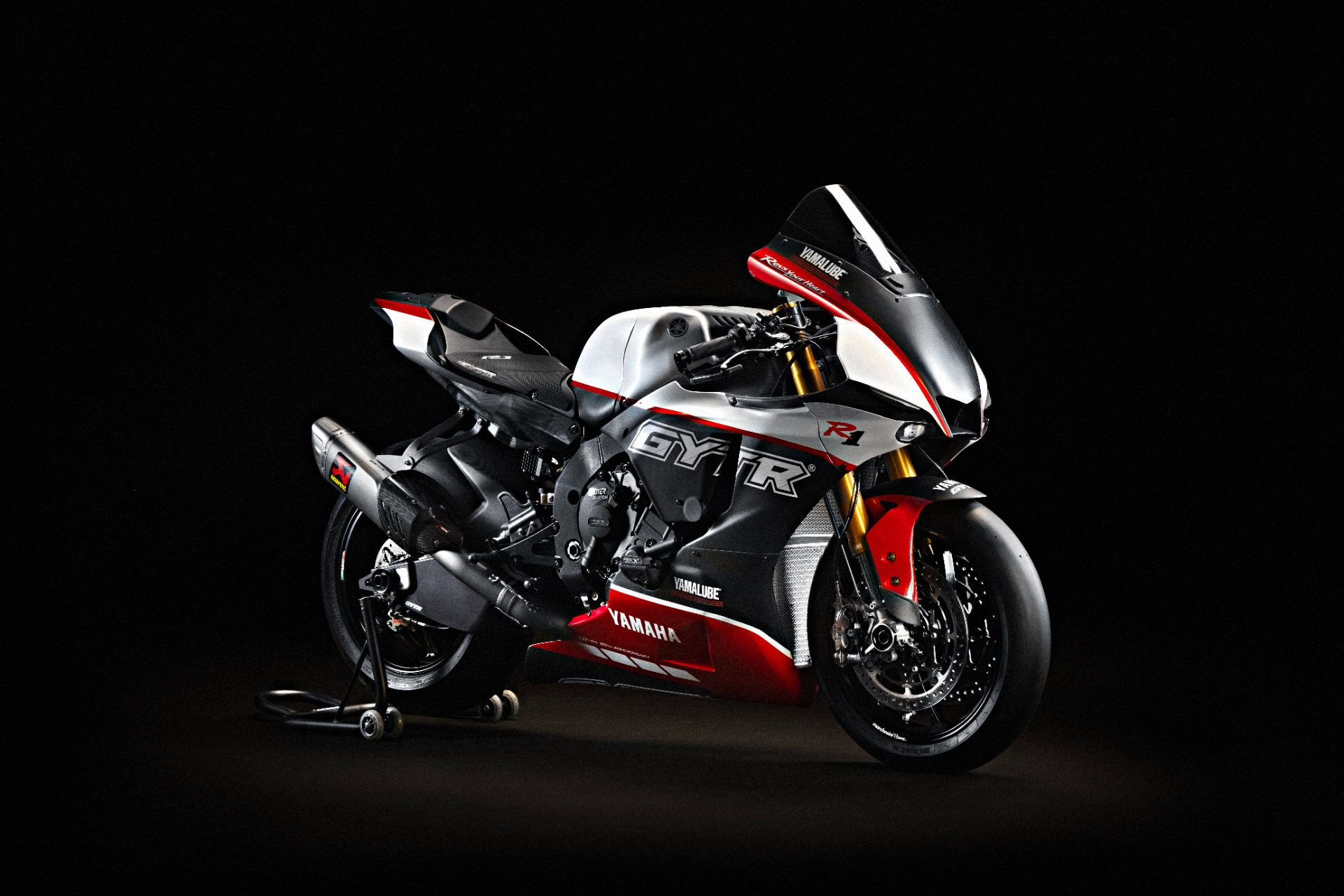 You are currently viewing Yamaha R1 – Limited Edition za 159.000 evrov
