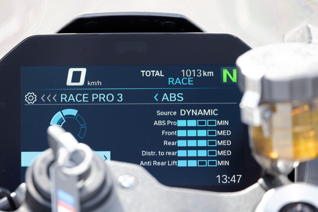 BMW S1000RR motoavantura test (9) - www.motoavantura.si