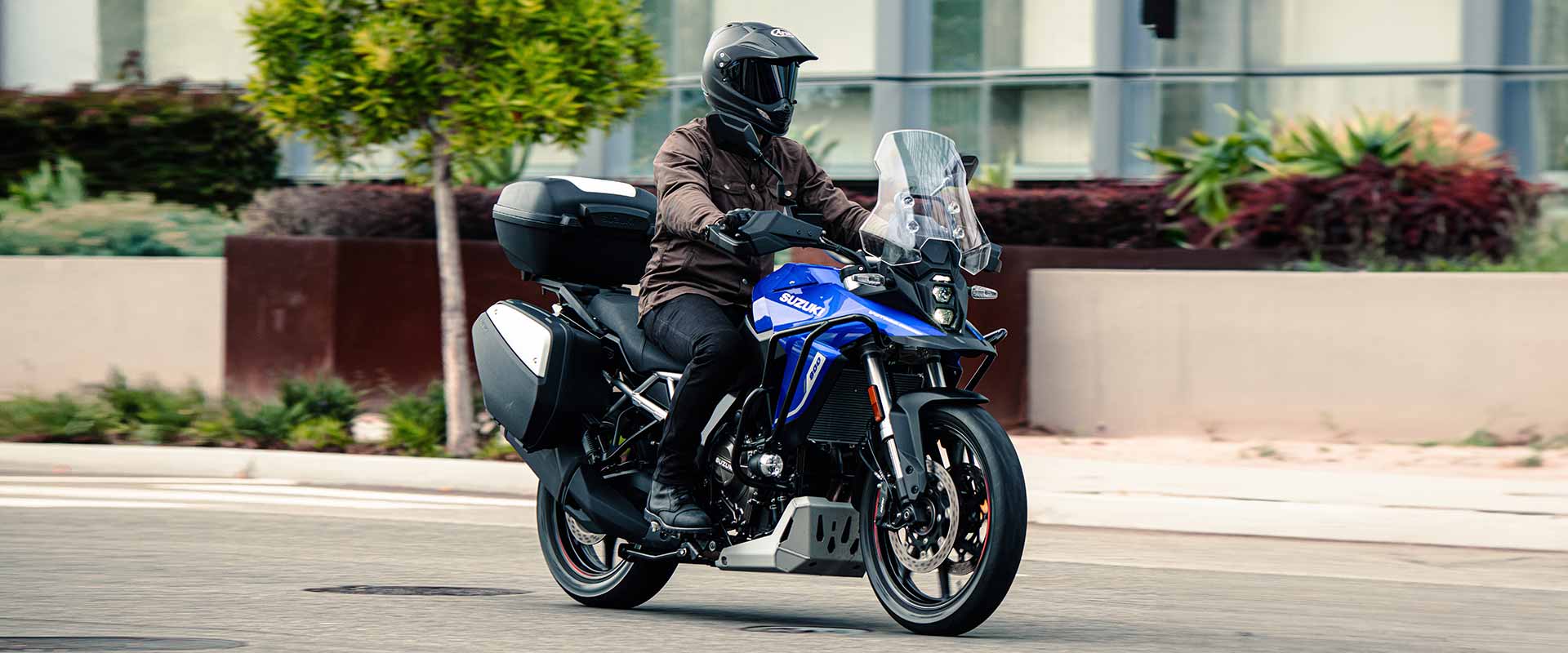 You are currently viewing Suzuki V-Strom 800 – motor za manj avanture in več asfaltnih užitkov z nižjim sedežem