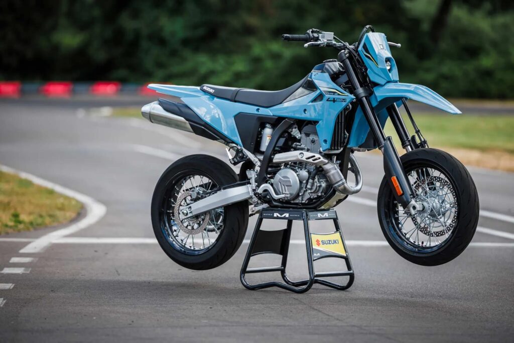 suzuki-dr-z4sm-6.jpg-copia - www.motoavantura.si