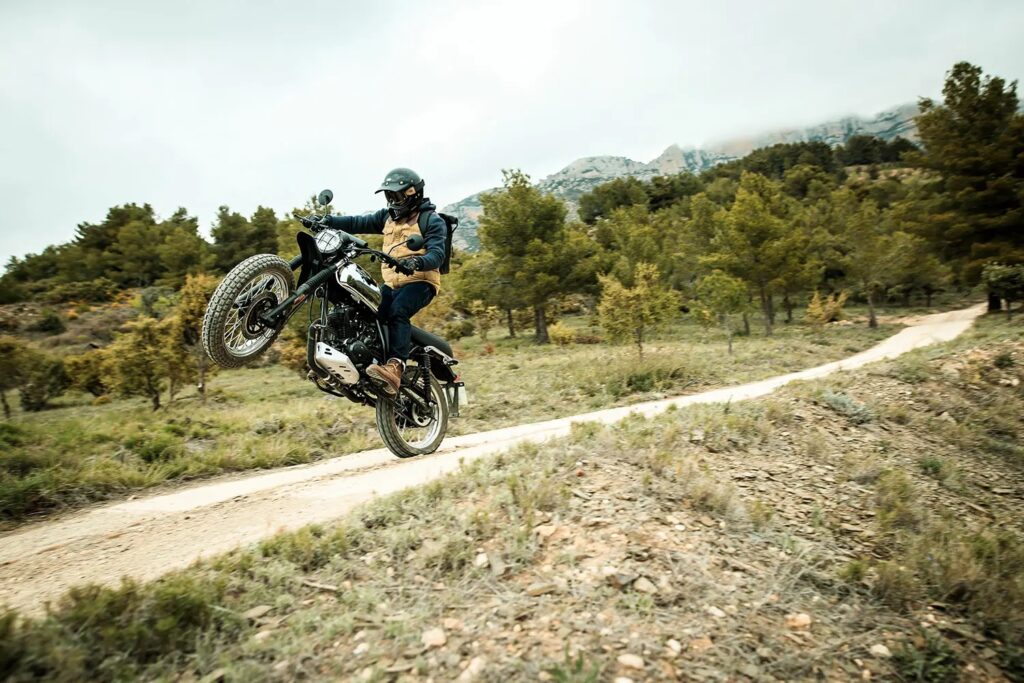 Brixton_Felsberg-125-XC_in_Quick-Silver_wheelie - www.motoavantura.si