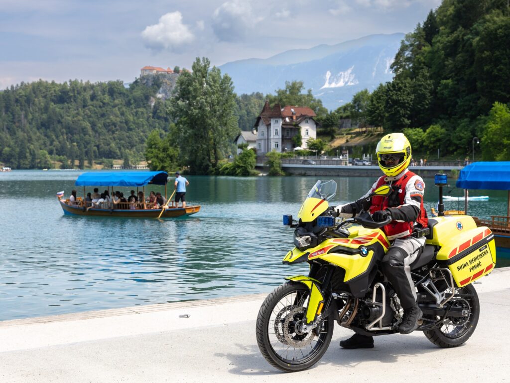 Motoavantura_resvalni-motor-bmw-F900GS_bled 2 - www.motoavantura.si