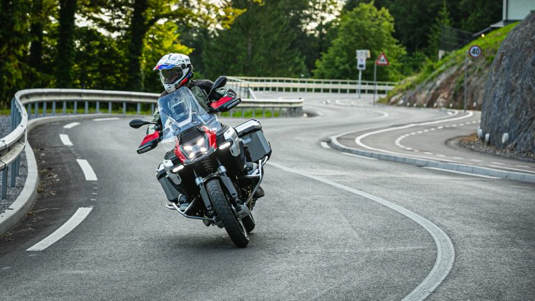 Read more about the article Novo pri Motoavanturi: Motoristični coaching, adventure vožnja in nov adventure poligon