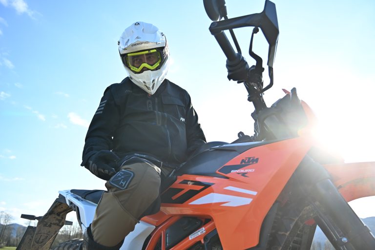 Read more about the article Test adventure opreme: Fasthouse za ADV in enduro – kombinacija stila, udobja in zmogljivosti