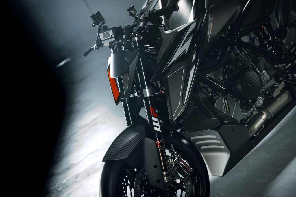 2026-KTM-1390-SUPER-DUKE-RR-TRACK-motoavantura 2 - www.motoavantura.si