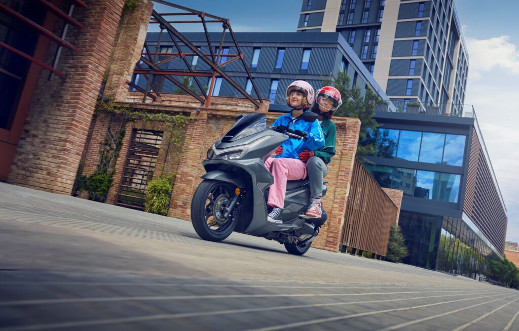 25YM Honda PCX125 - www.motoavantura.si