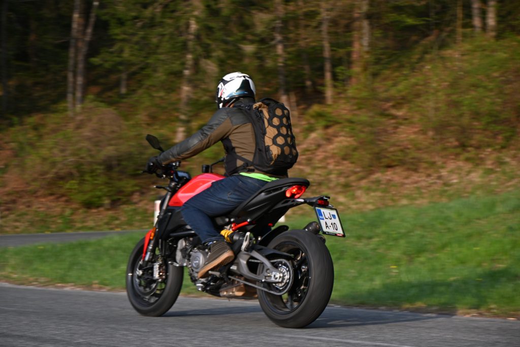 Ducati_monster_2026_test_motoavantura 4 - www.motoavantura.si