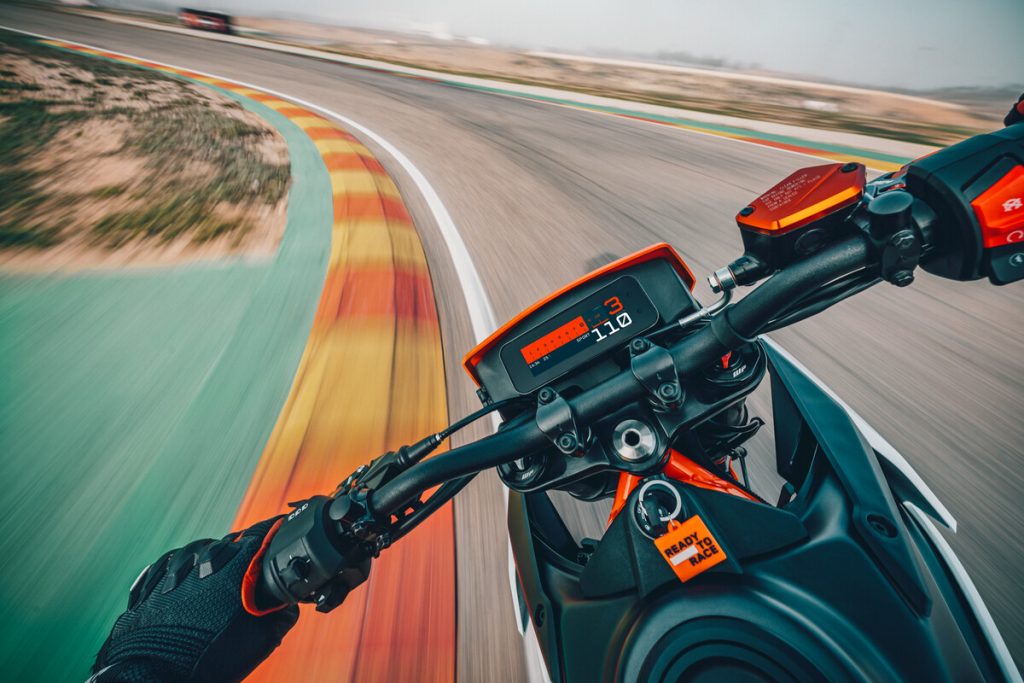 KTM 125 SMC R_motoavantura_predstavitev 6 - www.motoavantura.si