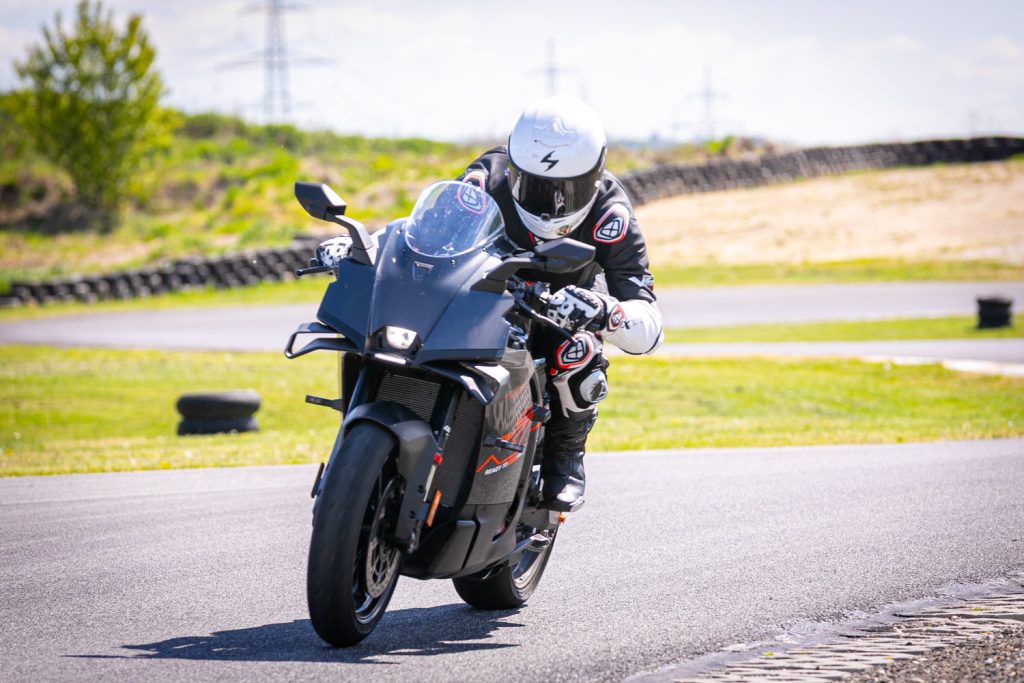 LINDAURING 2026 - KTM RC 990 R in KTM DUKE 790 - www.motoavantura.si