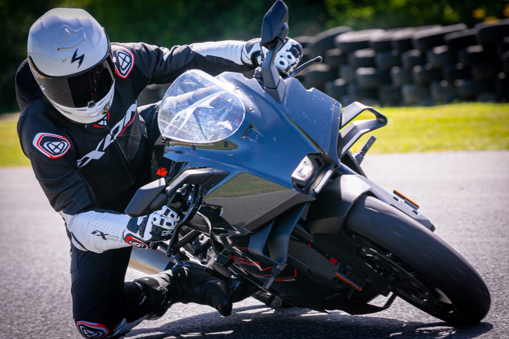 LINDAURING 2026 - KTM RC 990 R in KTM DUKE 790 - www.motoavantura.si
