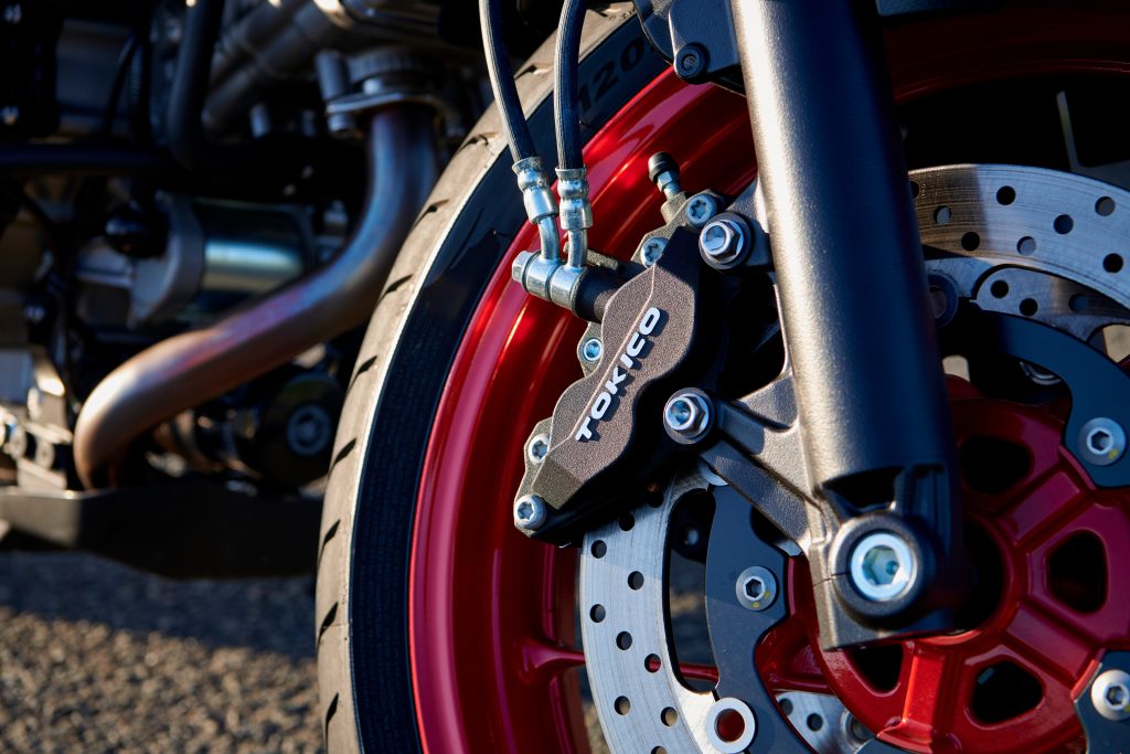 SV650GXRQM7_action_motoavantura 15 - www.motoavantura.si