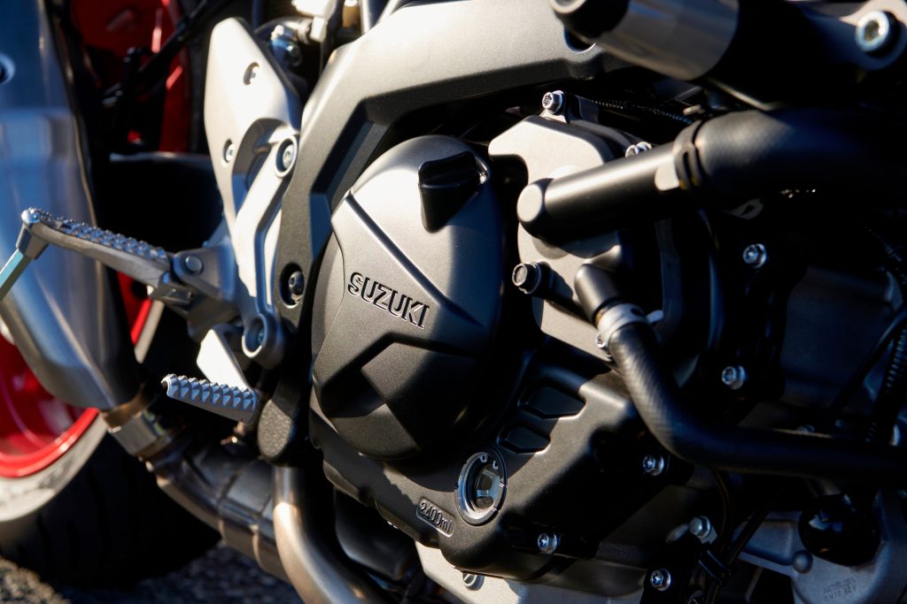 SV650GXRQM7_action_motoavantura 16 - www.motoavantura.si