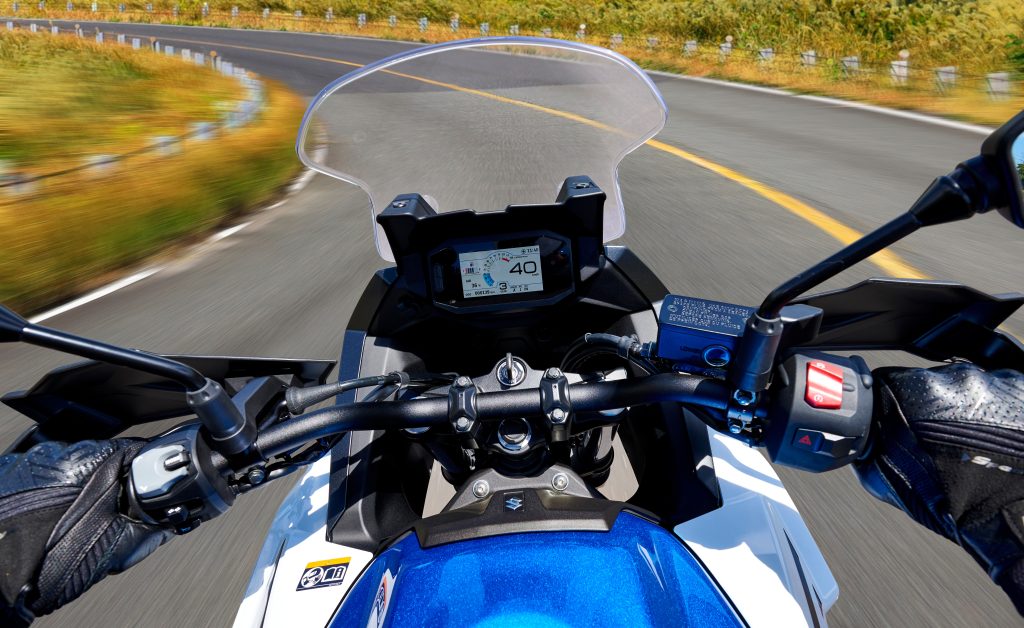 SV650GXRQM7_action_motoavantura 4 - www.motoavantura.si