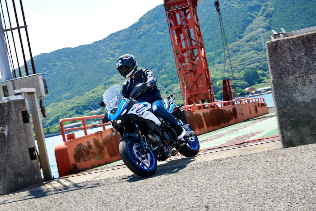 SV650GXRQM7_action_motoavantura 9 - www.motoavantura.si