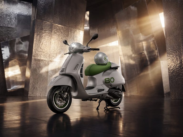 Read more about the article Vespa Edizione Ottantesimo: jubilejna Vespa ob 80. obletnici v le 1.946 primerkih