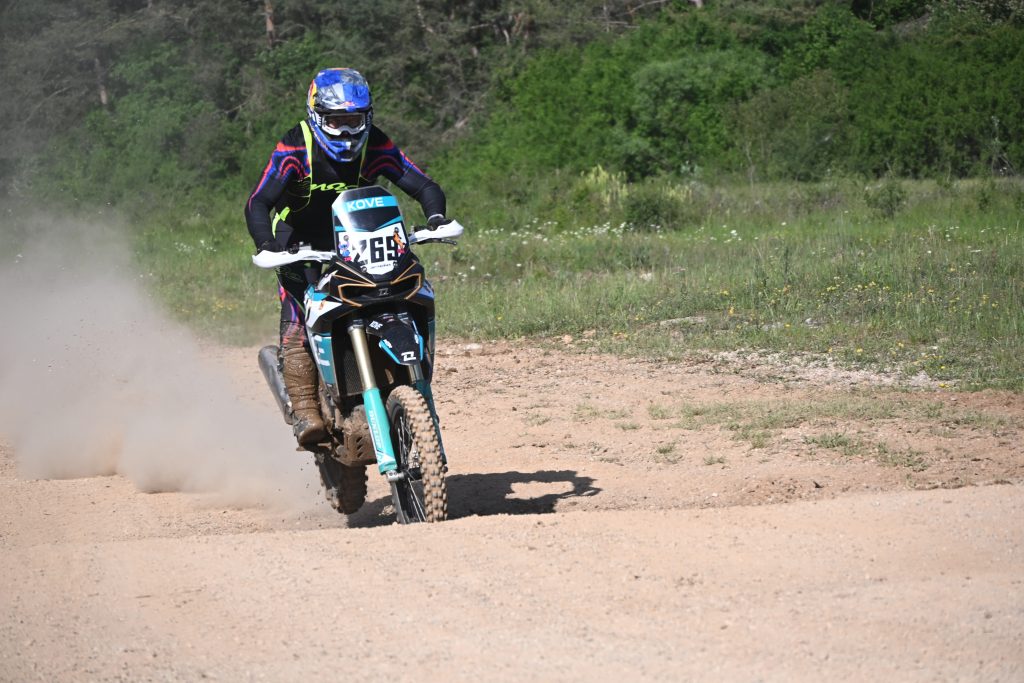 KOVE 800 X RALLY AKCIJA 11 - www.motoavantura.si