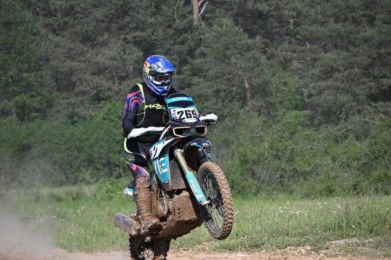 Read more about the article Vozil sem KOVE 800X Rally, s katerim dirka Tomaž Jernejšek
