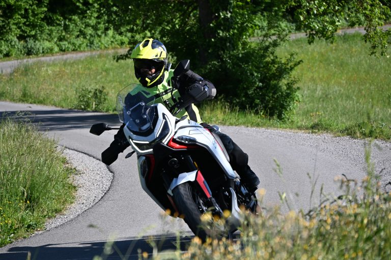 Read more about the article Test: Moto Morini X-CAPE 1200 – odličen potovalni enduro za odlično ceno