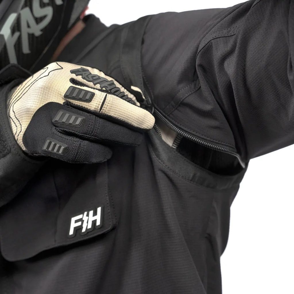 Off-RoadSeekerJacket-Black_Detail7_1200_3000x - www.motoavantura.si