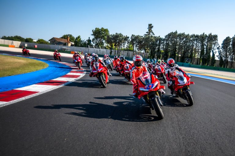 Read more about the article World Ducati Week 2026 podrl vse rekorde: 118.036 obiskovalcev ob praznovanju 100 let Ducatija