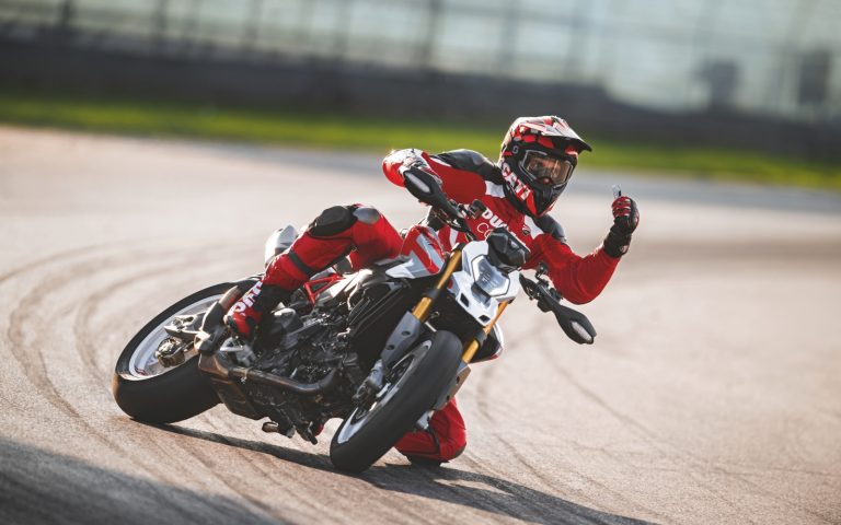 Read more about the article Novi Ducati Hypermotard V2 (2026): še lažji, še ostrejši in bolj zabaven kot kadarkoli prej