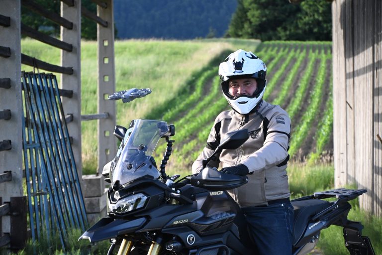 Read more about the article Test: VOGE DS 900 X – Adventure motocikel, ki ponuja več, kot bi pričakovali za ta denar