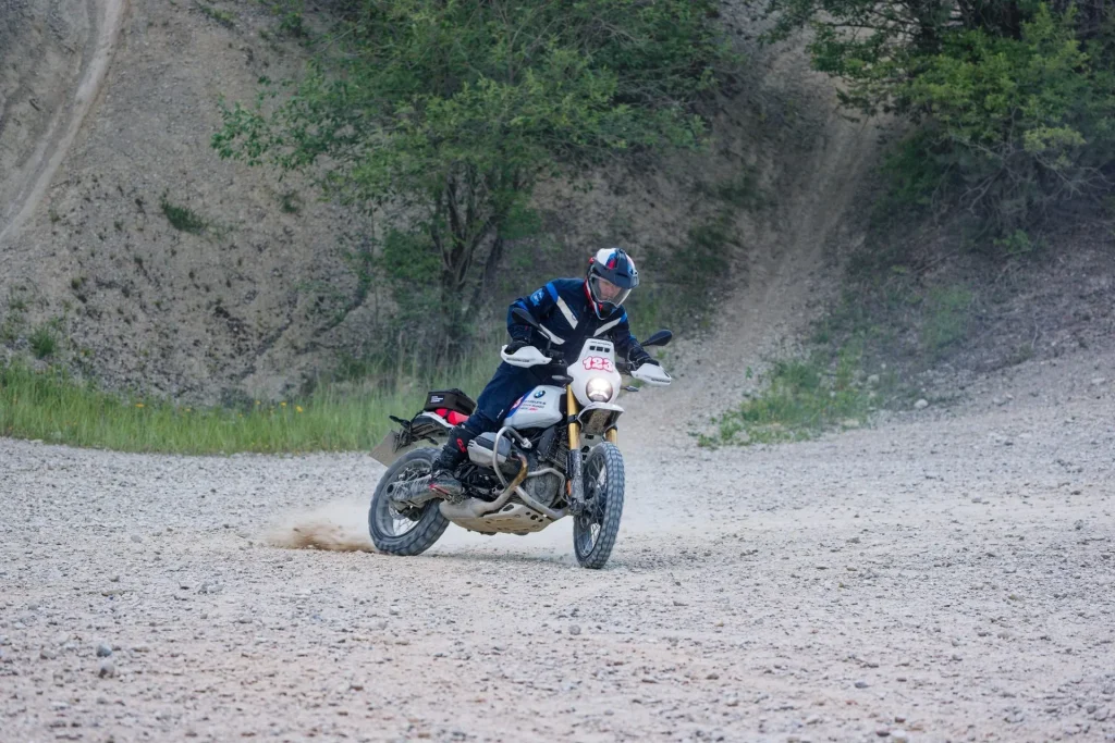 bmw-r12-gs-gs-trophy-2026-sand-action - www.motoavantura.si