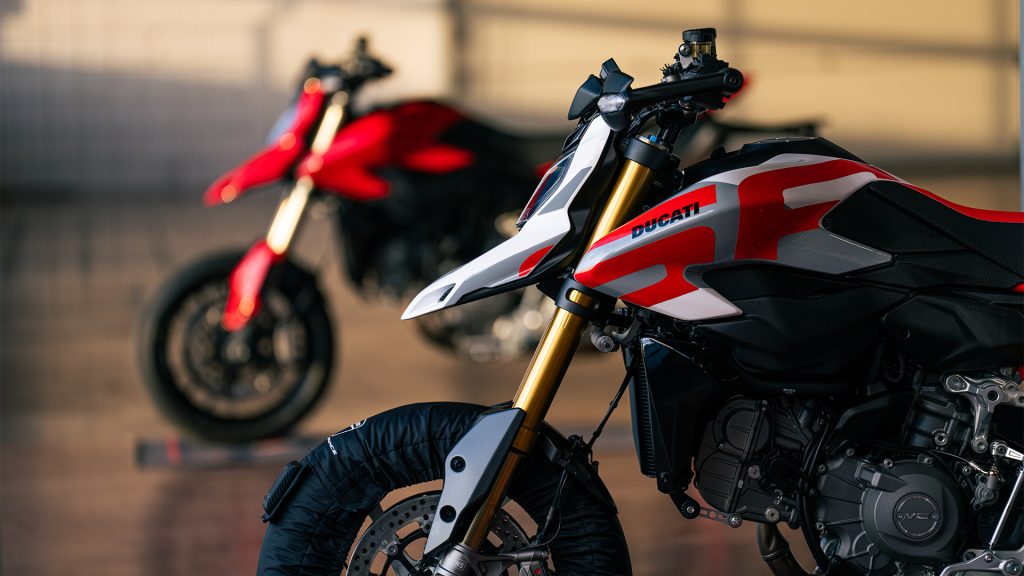 hypermotard-v2-overview-gallery-mosaic-1920x1080-06 - www.motoavantura.si