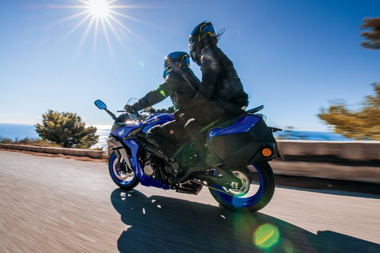Read more about the article Suzuki GSX-S1000GT 2026: športni potovalnik, ki se ne želi odpovedati hitrosti