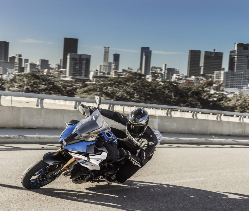 GSX-S1000GX_M6_Action_04 - www.motoavantura.si