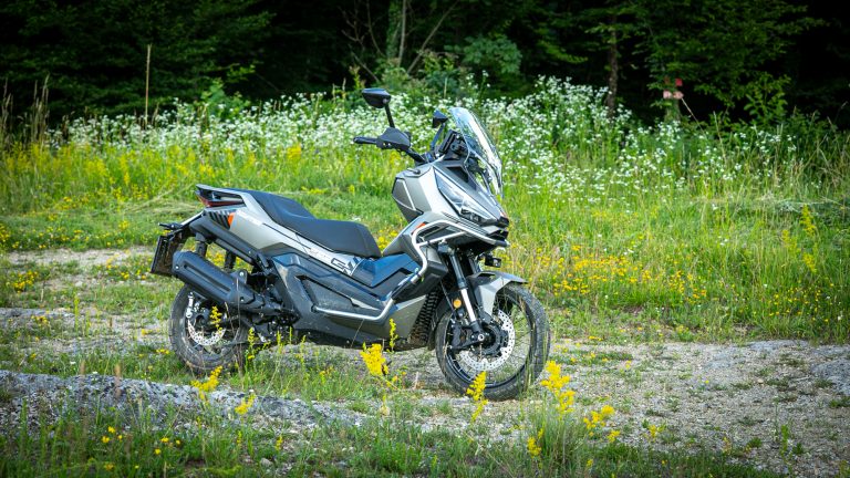 Read more about the article TEST: Zontes 368G – kitajski skuter, ki postavlja nova merila za razmerje med ceno in opremo