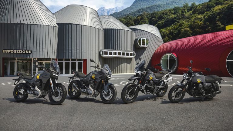 Read more about the article Moto Guzzi praznuje 105 let: posebna izdaja za Stelvio, V100 Mandello, V85 Strada in V7 Stone