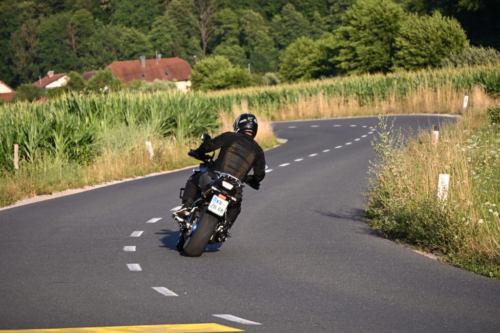 SUZUKI GSX 1000 GX 11 - www.motoavantura.si